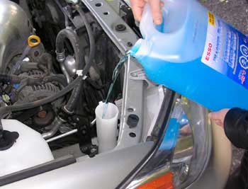 Honda crv filling windshield washer fluid #2